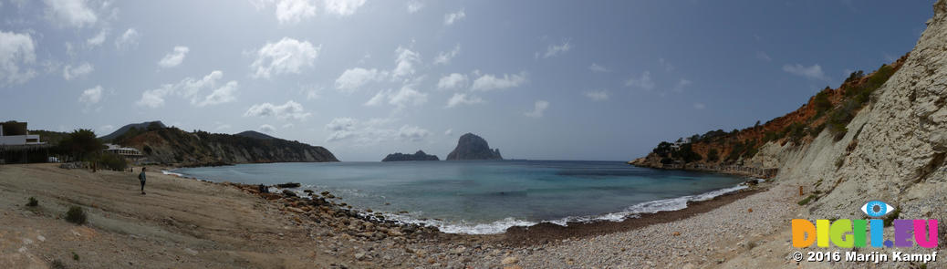 FZ028179-88 View from beach to Es Vedrà